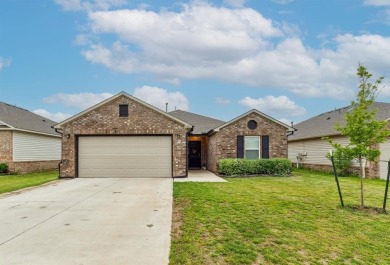 ENJOY LAKE LIVING IN TOWN!
This inviting 1,473 sq ft home offers on Crimson Creek Golf Club in Oklahoma - for sale on GolfHomes.com, golf home, golf lot