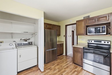 This desirable end-unit offers comfortable single-level living on Leisure Village Golf Course in Illinois - for sale on GolfHomes.com, golf home, golf lot