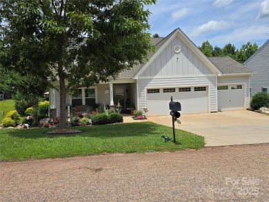 Beautiful, open floorplan home with an upgraded landscaped yard on Edgewater Golf Club in South Carolina - for sale on GolfHomes.com, golf home, golf lot