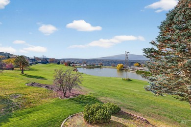 Meticulously cared for and perfectly positioned on the 18th on Lewiston Golf and Country Club in Idaho - for sale on GolfHomes.com, golf home, golf lot