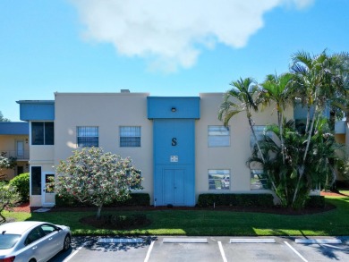 Perfect Location for this stunning second floor 2 bedrooms and 2 on Kings Point Golf -Flanders Way in Florida - for sale on GolfHomes.com, golf home, golf lot