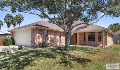 COTTONWOOD CREEK 3 BEDROOM!! 3 Bedroom homes are scarce in this on Cottonwood XXI Country Club in Texas - for sale on GolfHomes.com, golf home, golf lot