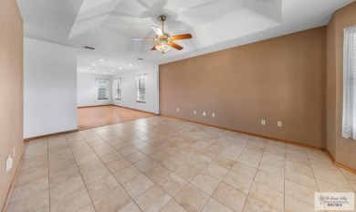 COTTONWOOD CREEK 3 BEDROOM!! 3 Bedroom homes are scarce in this on Cottonwood XXI Country Club in Texas - for sale on GolfHomes.com, golf home, golf lot