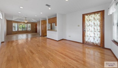 COTTONWOOD CREEK 3 BEDROOM!! 3 Bedroom homes are scarce in this on Cottonwood XXI Country Club in Texas - for sale on GolfHomes.com, golf home, golf lot