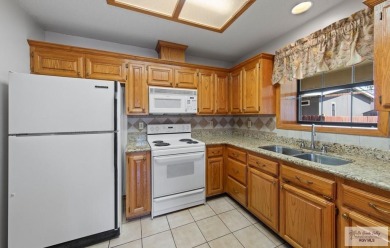 COTTONWOOD CREEK 3 BEDROOM!! 3 Bedroom homes are scarce in this on Cottonwood XXI Country Club in Texas - for sale on GolfHomes.com, golf home, golf lot
