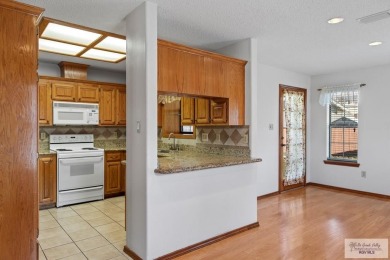 COTTONWOOD CREEK 3 BEDROOM!! 3 Bedroom homes are scarce in this on Cottonwood XXI Country Club in Texas - for sale on GolfHomes.com, golf home, golf lot