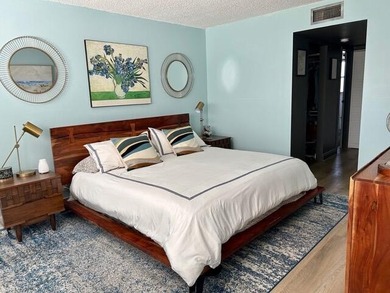 Immaculate and fully renovated 1-bedroom, 1.5-bath condo in the on  in Florida - for sale on GolfHomes.com, golf home, golf lot