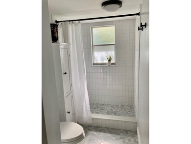 Immaculate and fully renovated 1-bedroom, 1.5-bath condo in the on  in Florida - for sale on GolfHomes.com, golf home, golf lot