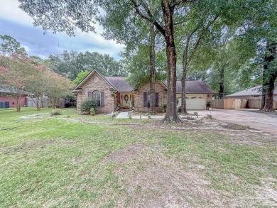 BEAUTIFUL 3BR/2BA SPLIT FLOOR PLAN HOME IN QUIET-PEACEFUL on Tanglewood Golf Club in Florida - for sale on GolfHomes.com, golf home, golf lot