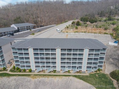 Don't miss this move-in ready, beautifully updated 2 Bed / 2 on Tan-Tar-A Golf Club in Missouri - for sale on GolfHomes.com, golf home, golf lot