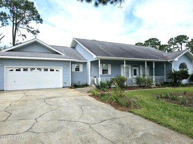 CURRENTLY UNDER CONTRACT, SELLER WILL CONSIDER BACKUP OFFERS on Holiday Golf Club in Florida - for sale on GolfHomes.com, golf home, golf lot
