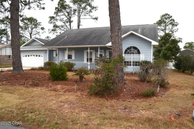 CURRENTLY UNDER CONTRACT, SELLER WILL CONSIDER BACKUP OFFERS on Holiday Golf Club in Florida - for sale on GolfHomes.com, golf home, golf lot