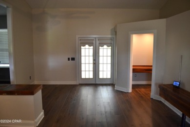 CURRENTLY UNDER CONTRACT, SELLER WILL CONSIDER BACKUP OFFERS on Holiday Golf Club in Florida - for sale on GolfHomes.com, golf home, golf lot