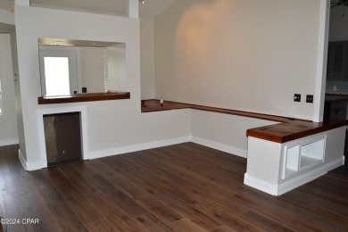 CURRENTLY UNDER CONTRACT, SELLER WILL CONSIDER BACKUP OFFERS on Holiday Golf Club in Florida - for sale on GolfHomes.com, golf home, golf lot