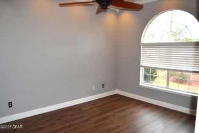 CURRENTLY UNDER CONTRACT, SELLER WILL CONSIDER BACKUP OFFERS on Holiday Golf Club in Florida - for sale on GolfHomes.com, golf home, golf lot