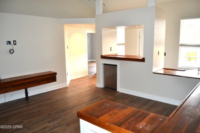 CURRENTLY UNDER CONTRACT, SELLER WILL CONSIDER BACKUP OFFERS on Holiday Golf Club in Florida - for sale on GolfHomes.com, golf home, golf lot