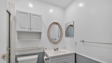 Welcome home to Kings Point in Delray Beach. This bright 1 on Kings Point Golf -Flanders Way in Florida - for sale on GolfHomes.com, golf home, golf lot