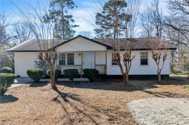 Great house with lots of space and 4 bedrooms. Home has a split on Cobbs Glen Country Club in South Carolina - for sale on GolfHomes.com, golf home, golf lot