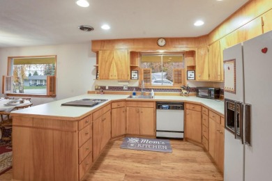 Priced to Sell!! Expansive 5-bedroom home boasting a den and 3+ on Wenatchee Golf and Country Club in Washington - for sale on GolfHomes.com, golf home, golf lot