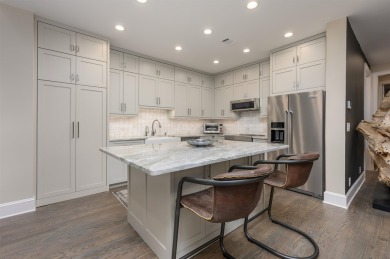 Impeccably renovated townhome in the heart of Reynolds Lake on Reynolds Lake Oconee - The Oconee in Georgia - for sale on GolfHomes.com, golf home, golf lot