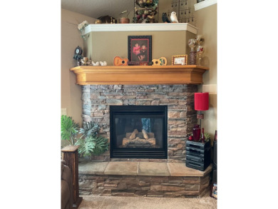 Custom home in prestigious Carriage Hill! Built by premier on Hunters Point Golf Club in Idaho - for sale on GolfHomes.com, golf home, golf lot