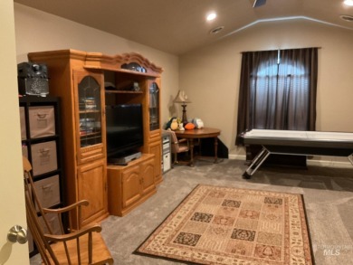 Custom home in prestigious Carriage Hill! Built by premier on Hunters Point Golf Club in Idaho - for sale on GolfHomes.com, golf home, golf lot