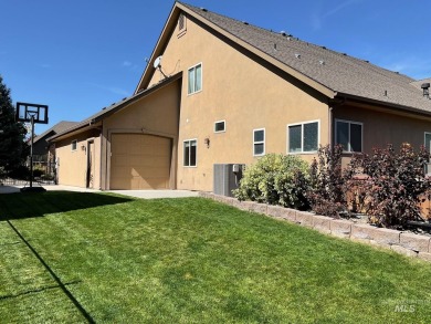 Custom home in prestigious Carriage Hill! Built by premier on Hunters Point Golf Club in Idaho - for sale on GolfHomes.com, golf home, golf lot