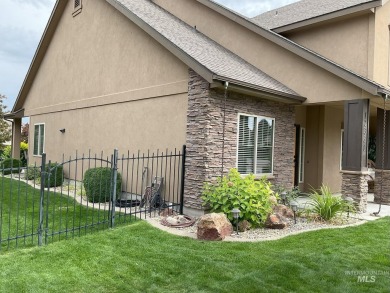 Custom home in prestigious Carriage Hill! Built by premier on Hunters Point Golf Club in Idaho - for sale on GolfHomes.com, golf home, golf lot