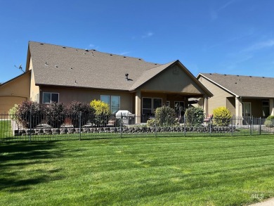 Custom home in prestigious Carriage Hill! Built by premier on Hunters Point Golf Club in Idaho - for sale on GolfHomes.com, golf home, golf lot