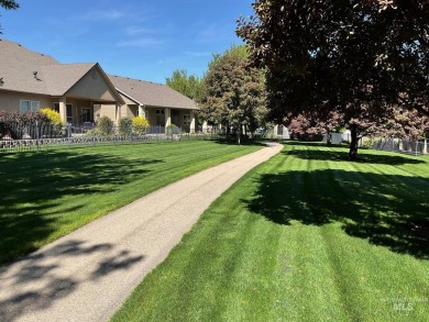 Custom home in prestigious Carriage Hill! Built by premier on Hunters Point Golf Club in Idaho - for sale on GolfHomes.com, golf home, golf lot