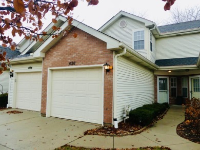 Welcome to this delightful 2-story townhome, beautifully on Glendale Lakes Golf Club in Illinois - for sale on GolfHomes.com, golf home, golf lot