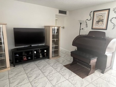 needs TLC....best golf course view in all of Kings Point on Kings Point Golf -Flanders Way in Florida - for sale on GolfHomes.com, golf home, golf lot