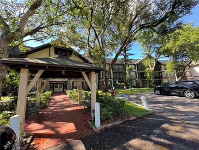 All ages community; Spacious 1 Bed / 1.5 Bath Condo in on Inverrary Country Club in Florida - for sale on GolfHomes.com, golf home, golf lot
