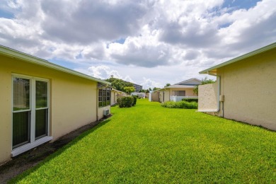 Welcome to this charming and beautifully maintained 1-bedroom on Highland Lakes Executive Golf Course in Florida - for sale on GolfHomes.com, golf home, golf lot