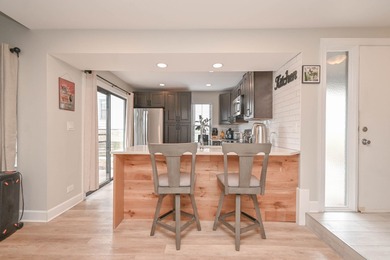 Welcome to this beautifully renovated 2-bedroom + loft, 2-bath on Heather Ridge Golf Club in Illinois - for sale on GolfHomes.com, golf home, golf lot