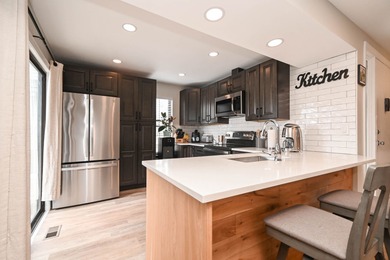 Welcome to this beautifully renovated 2-bedroom + loft, 2-bath on Heather Ridge Golf Club in Illinois - for sale on GolfHomes.com, golf home, golf lot