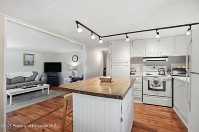 Looking to live in one of the most desirable 55 plus HOA's in on Brookridge Country Club in Florida - for sale on GolfHomes.com, golf home, golf lot