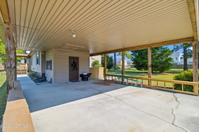 Welcome to this well maintained 2 bedroom, 2 bath home in on Topsail Green Golf Club in North Carolina - for sale on GolfHomes.com, golf home, golf lot