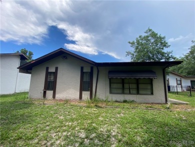 Welcome to this beautifully maintained 3-bedroom, 2-bathroom on Sugarmill Woods Golf and Country Club in Florida - for sale on GolfHomes.com, golf home, golf lot