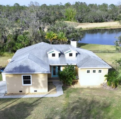 Perfect for an investor or family not afraid to put some TLC on Oak Ford Golf Club in Florida - for sale on GolfHomes.com, golf home, golf lot