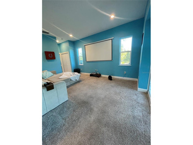 Perfect for an investor or family not afraid to put some TLC on Oak Ford Golf Club in Florida - for sale on GolfHomes.com, golf home, golf lot