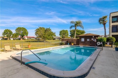 Nice 2-bedroom, 2-bathroom condo in the perfect Naples Location on Lakewood Country Club in Florida - for sale on GolfHomes.com, golf home, golf lot