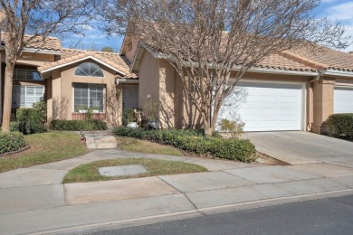 Welcome to this beautiful single-story San Jacinto model condo on Sun Lakes Country Club in California - for sale on GolfHomes.com, golf home, golf lot