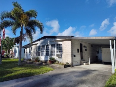 CALLING ALL FLIPPERS**LAKESIDE FIXER UPPER** NEEDS A/C AND A on Vista Plantation Golf Club in Florida - for sale on GolfHomes.com, golf home, golf lot