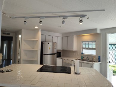 CALLING ALL FLIPPERS**LAKESIDE FIXER UPPER** NEEDS A/C AND A on Vista Plantation Golf Club in Florida - for sale on GolfHomes.com, golf home, golf lot