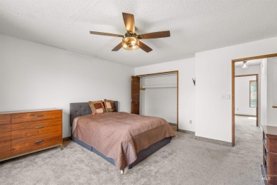 This updated 1826 ~sf 3 bedroom/2 bath END-UNIT condo is ideally on Clarkston Country Club in Washington - for sale on GolfHomes.com, golf home, golf lot