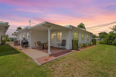 Step into this Beautifully Remodeled Home with a Spectacular on Mainlands Golf Club in Florida - for sale on GolfHomes.com, golf home, golf lot