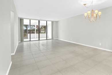 Don't miss this centrally located ground floor apartment with on The Country Club At Boca Raton in Florida - for sale on GolfHomes.com, golf home, golf lot