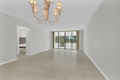 Don't miss this centrally located ground floor apartment with on The Country Club At Boca Raton in Florida - for sale on GolfHomes.com, golf home, golf lot