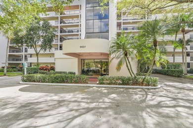 Don't miss this centrally located ground floor apartment with on The Country Club At Boca Raton in Florida - for sale on GolfHomes.com, golf home, golf lot